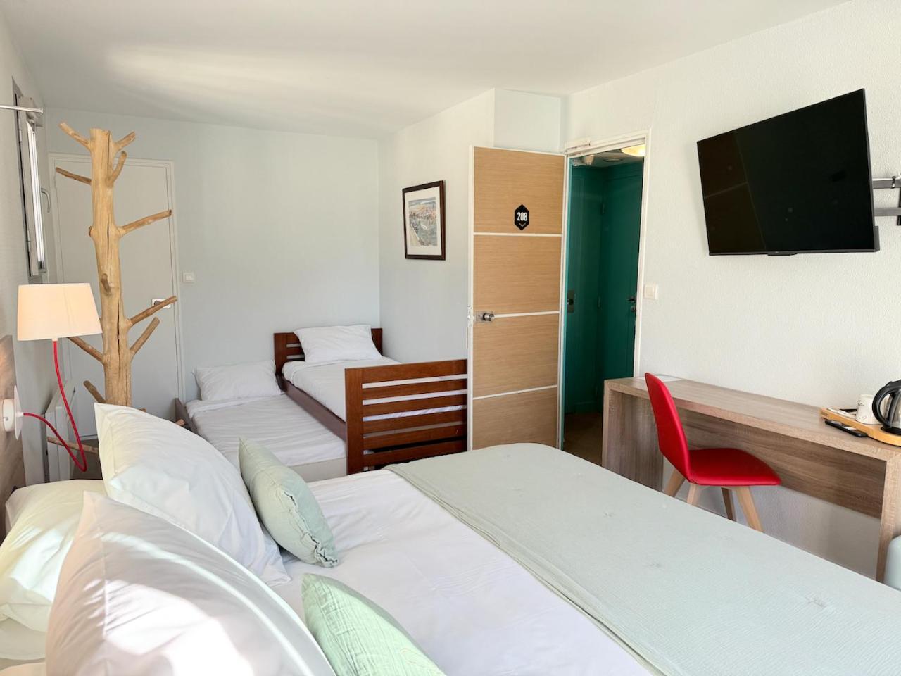 Hotel Beau Soleil ポルニック エクステリア 写真